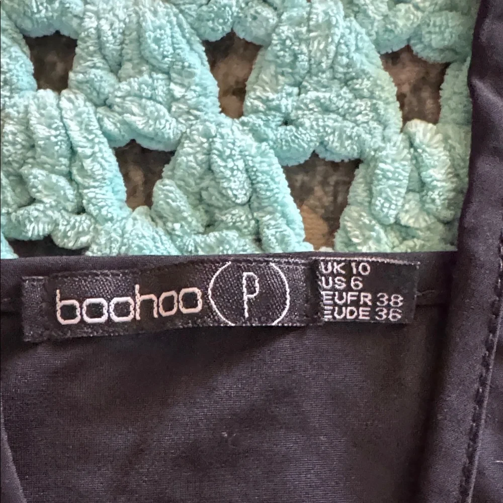 Boohoo Black Halter Deep V 1pc Bodysuit Womans sz 6 - Picture 2 of 4